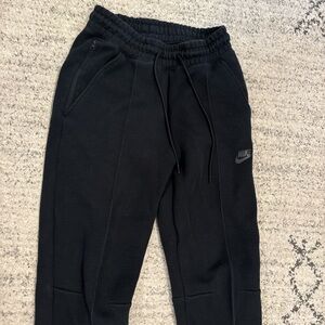 Women’s Nike Black Jogger Sweatpants with crease,size xs